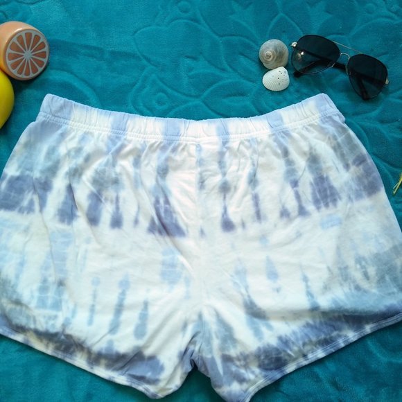 Tie-Dye Aeropostale Girlfriend Shorts - Picture 2 of 3